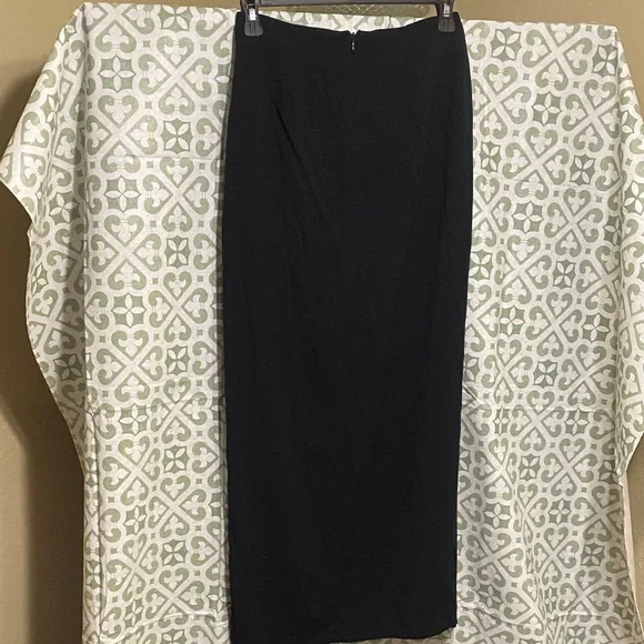 Forever 21 Black A-Line Skirt - Picture 3 of 4